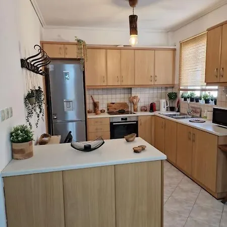 Daphnes Crown Apartment *